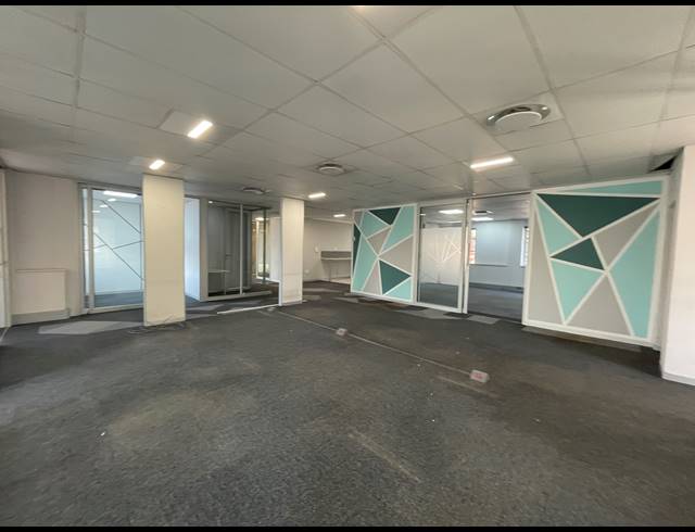 283M² OFFICE TO LET IN BRYANSTON